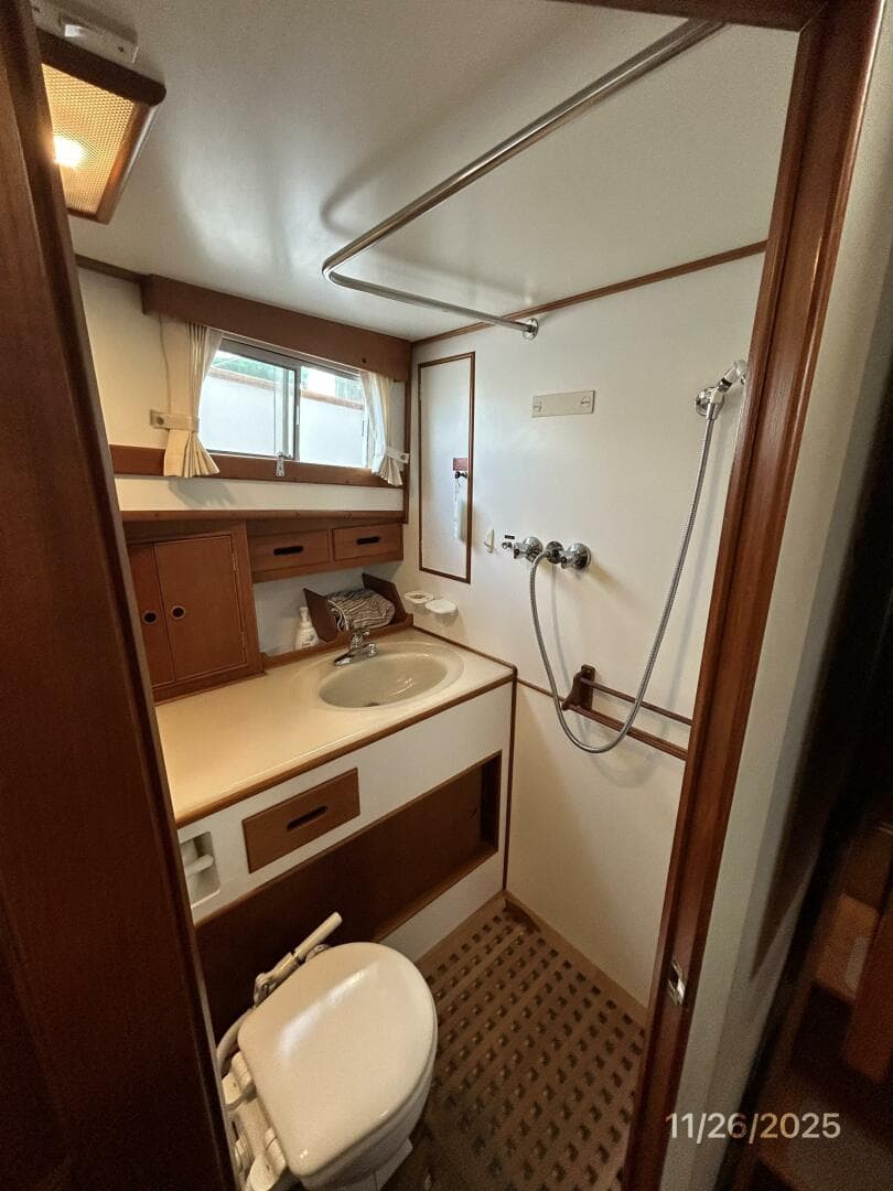 42' Grand Banks guest stateroom head