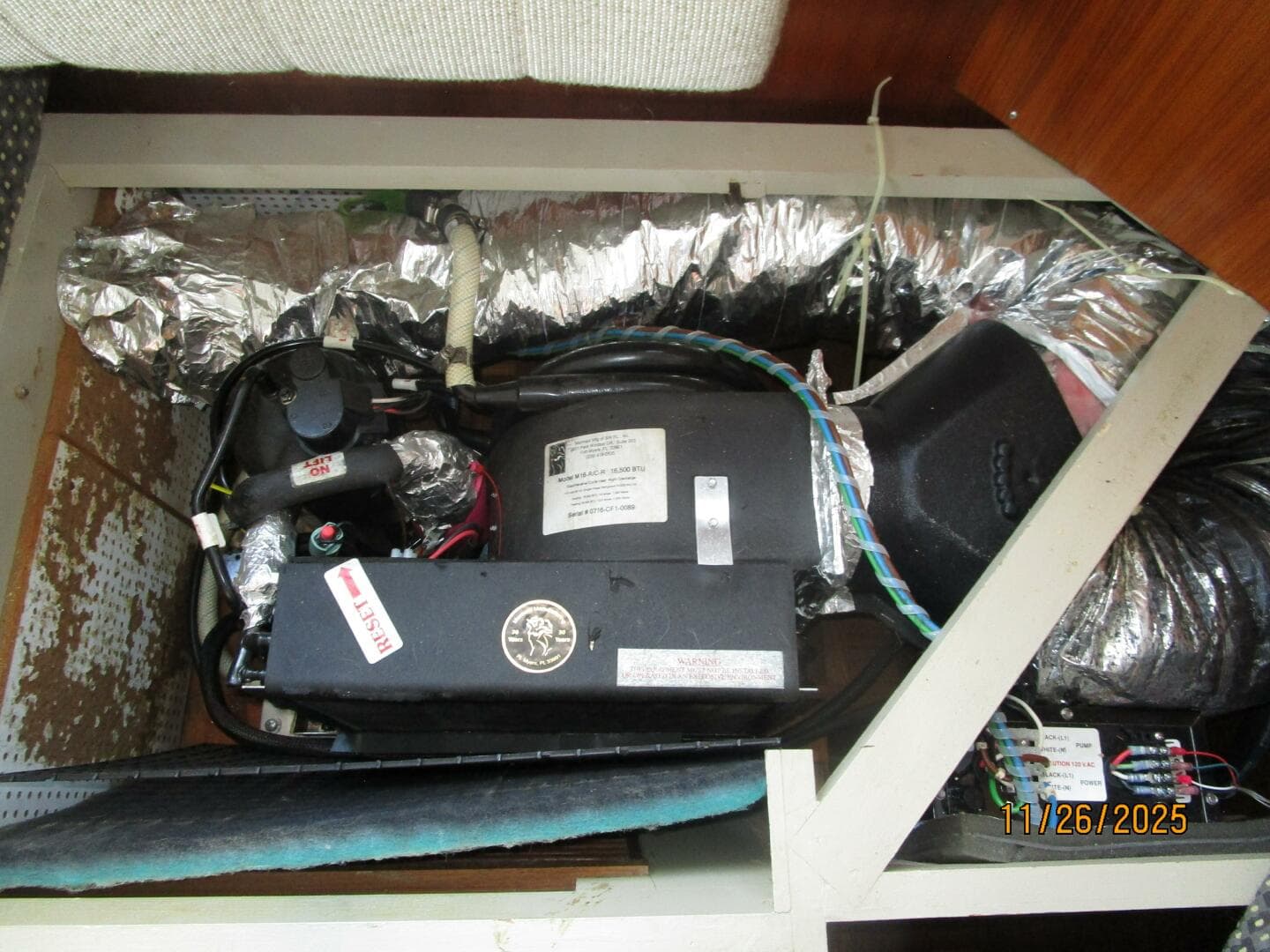 42' Grand Banks salon air conditioning unit