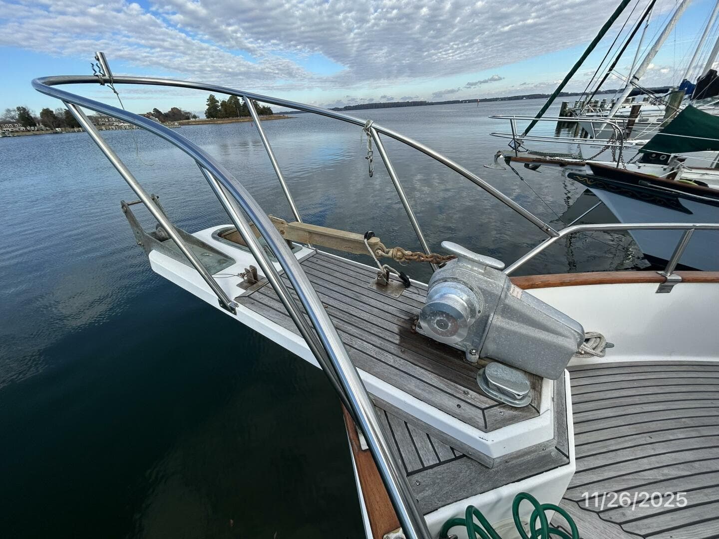 42' Grand Banks achor windlass2