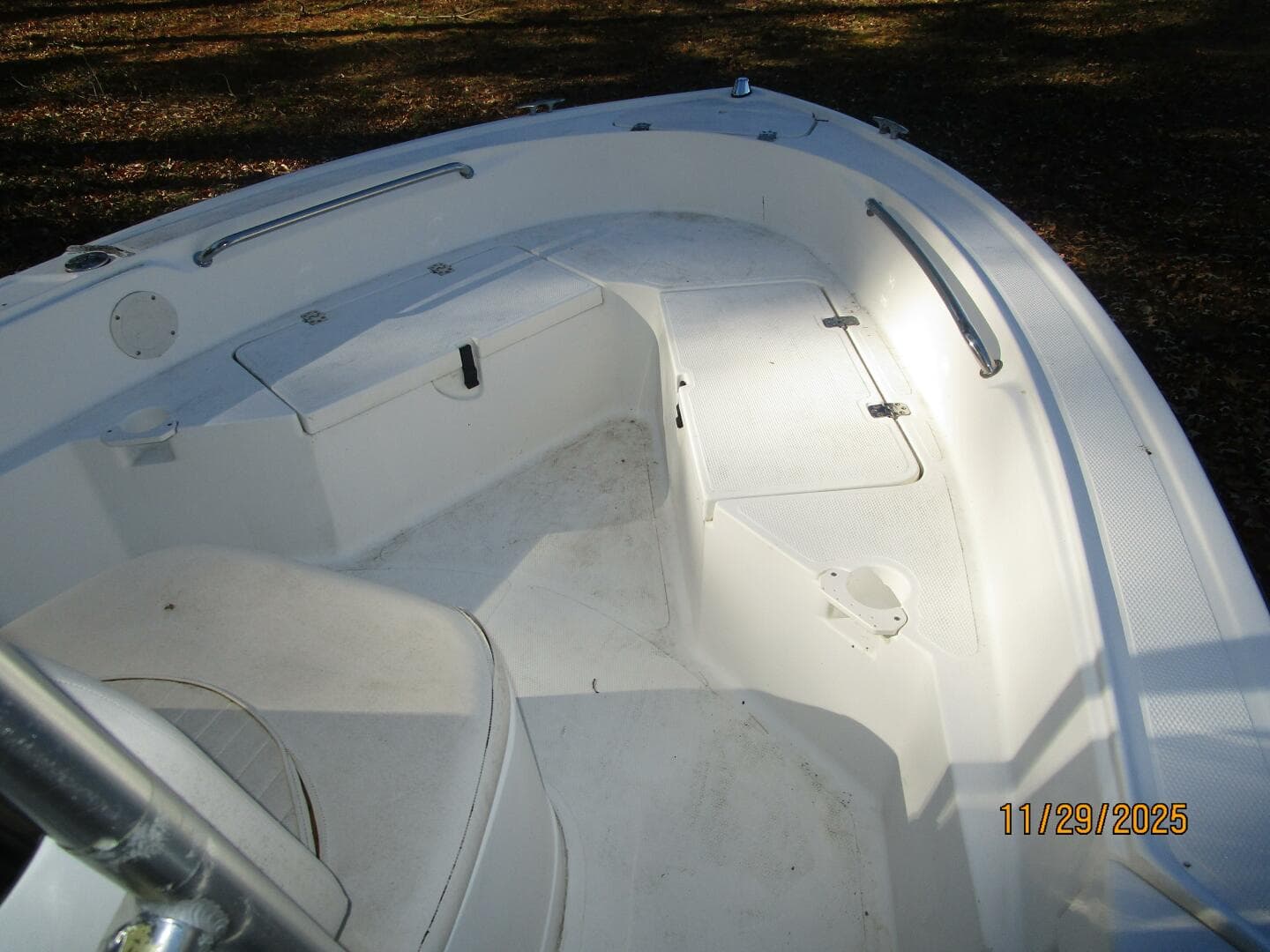 18' Mako foredeck1