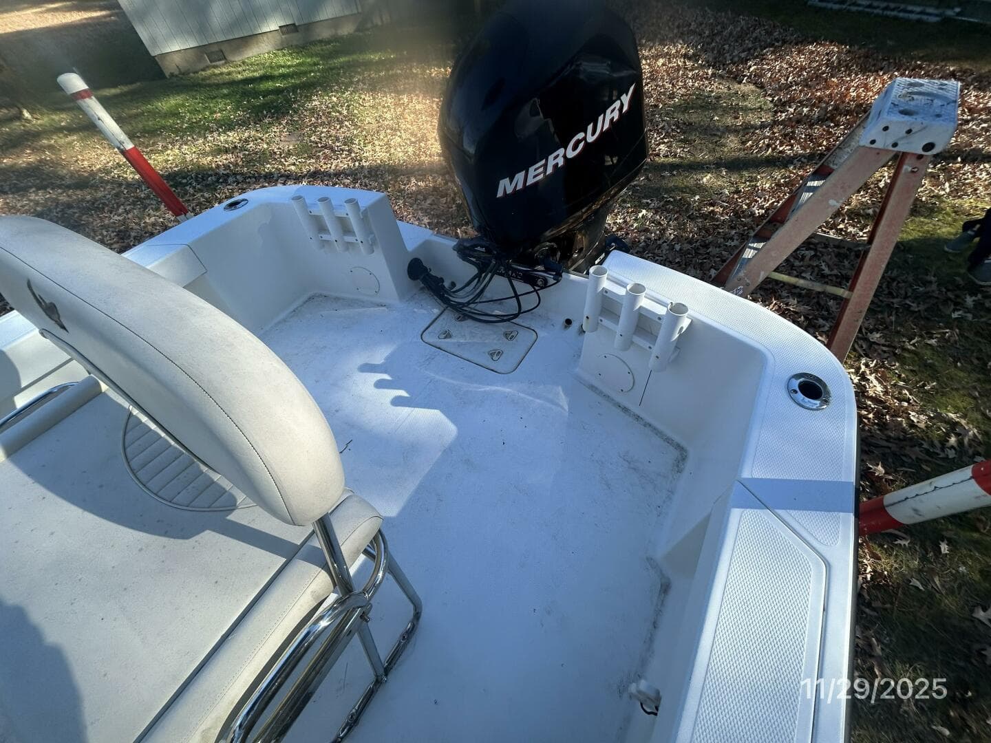 18' Mako cockpit1