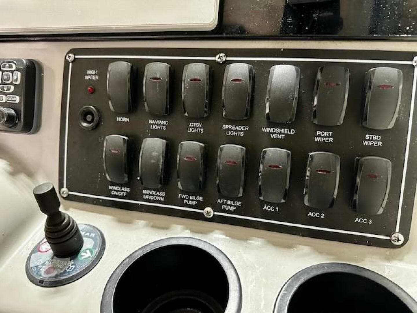 2016 Boston Whaler 285 Conquest