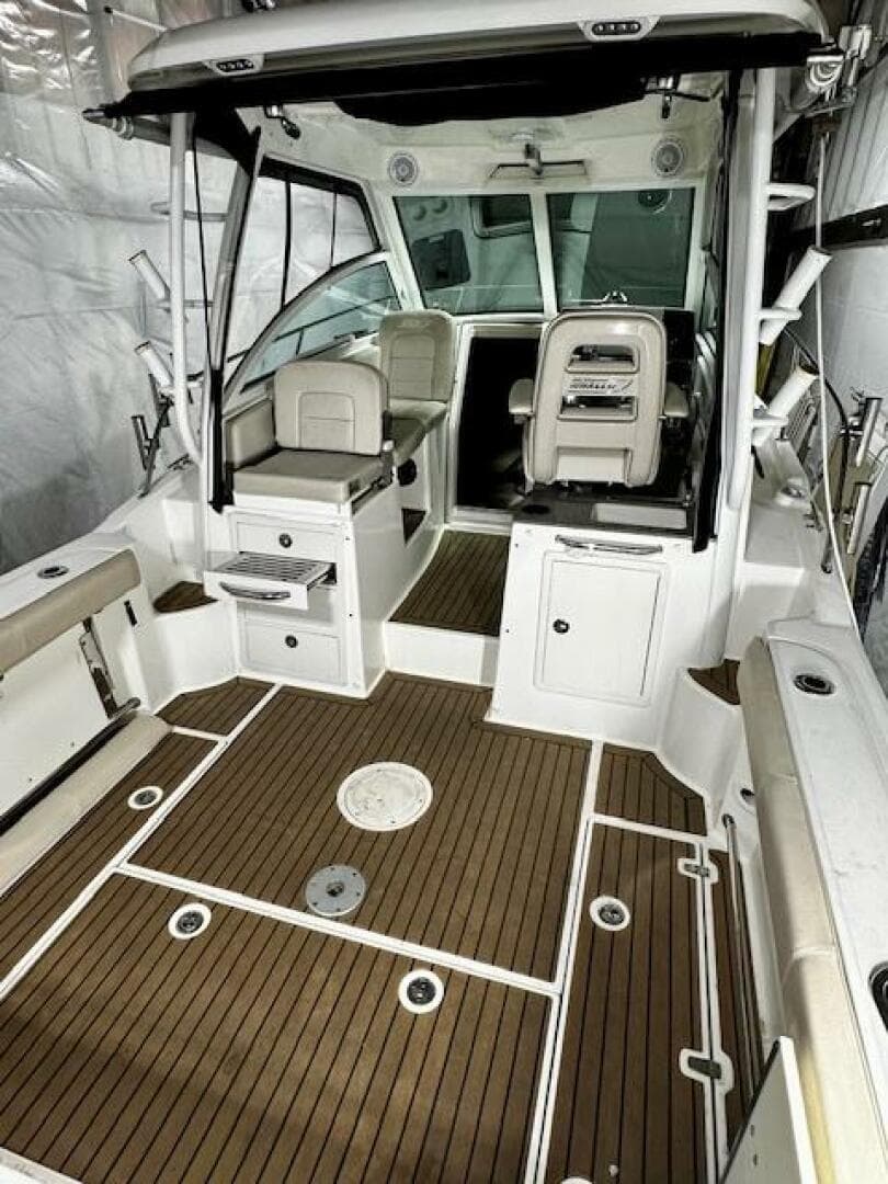 2016 Boston Whaler 285 Conquest