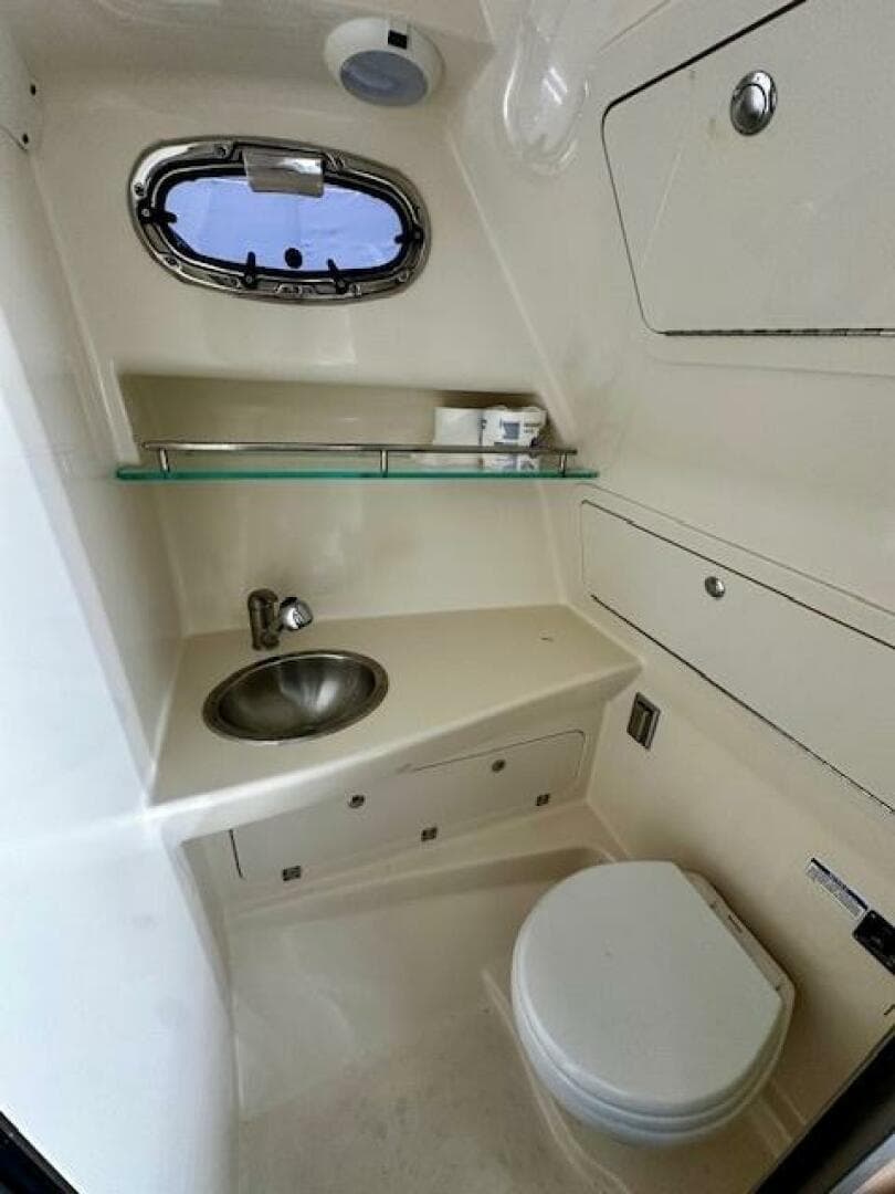 2016 Boston Whaler 285 Conquest