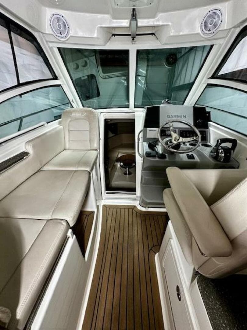 2016 Boston Whaler 285 Conquest