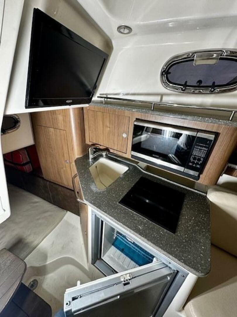 2016 Boston Whaler 285 Conquest