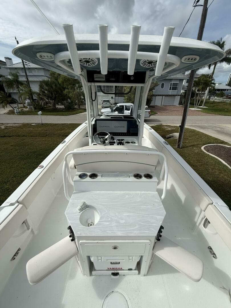 2025 Sea Hunt Escape 28 Center Console