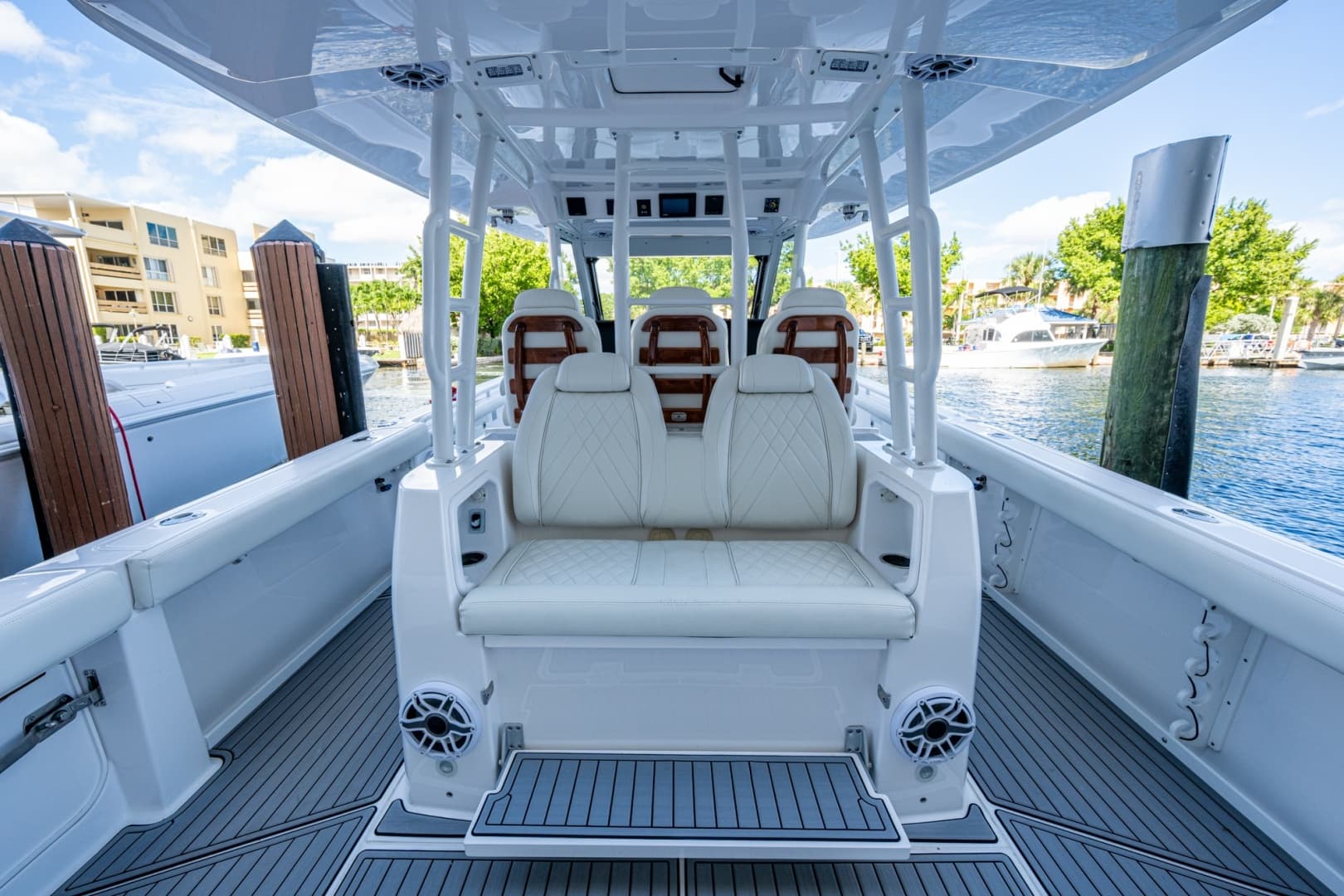 2020 Everglades 395 Center Console
