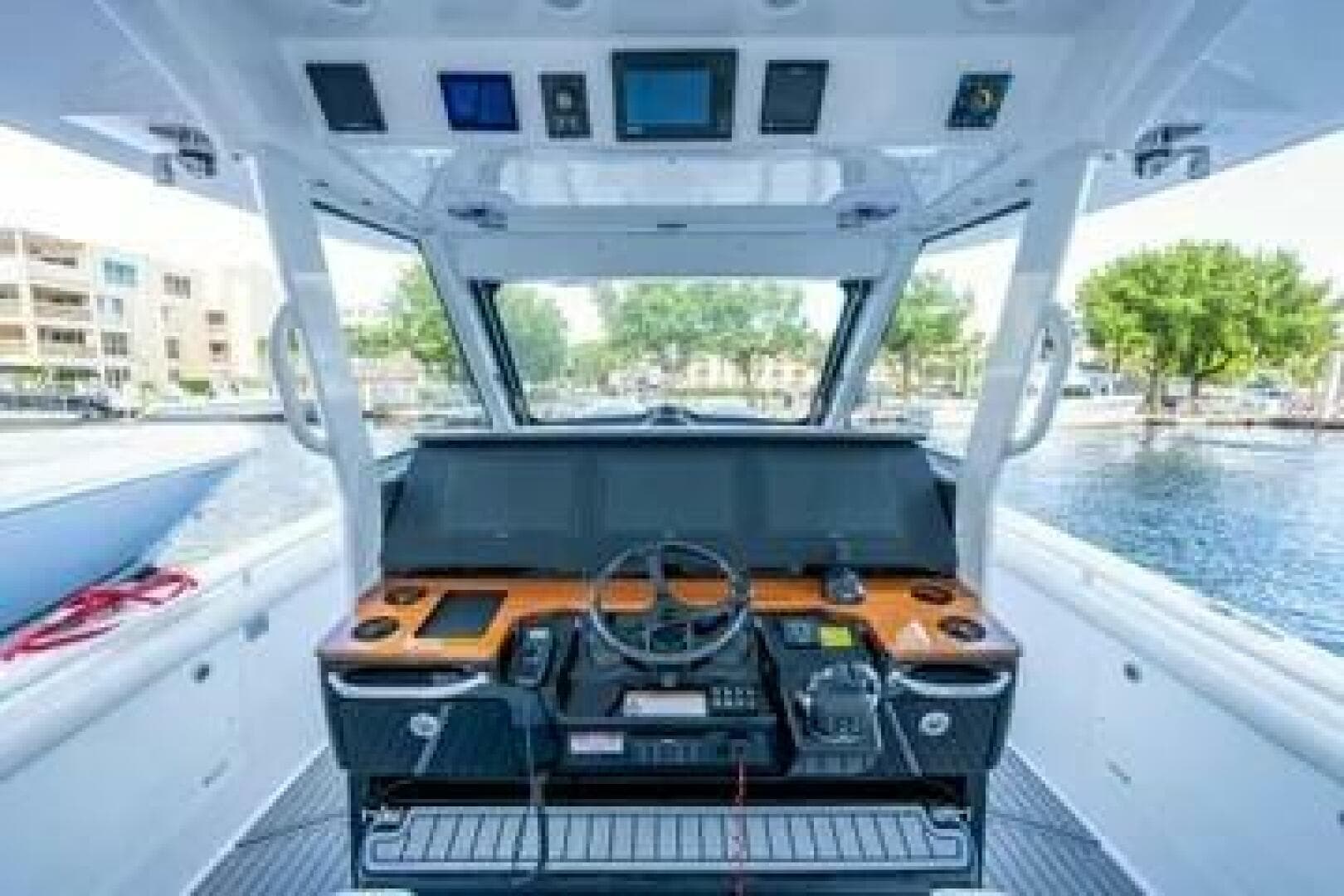 2020 Everglades 395 Center Console