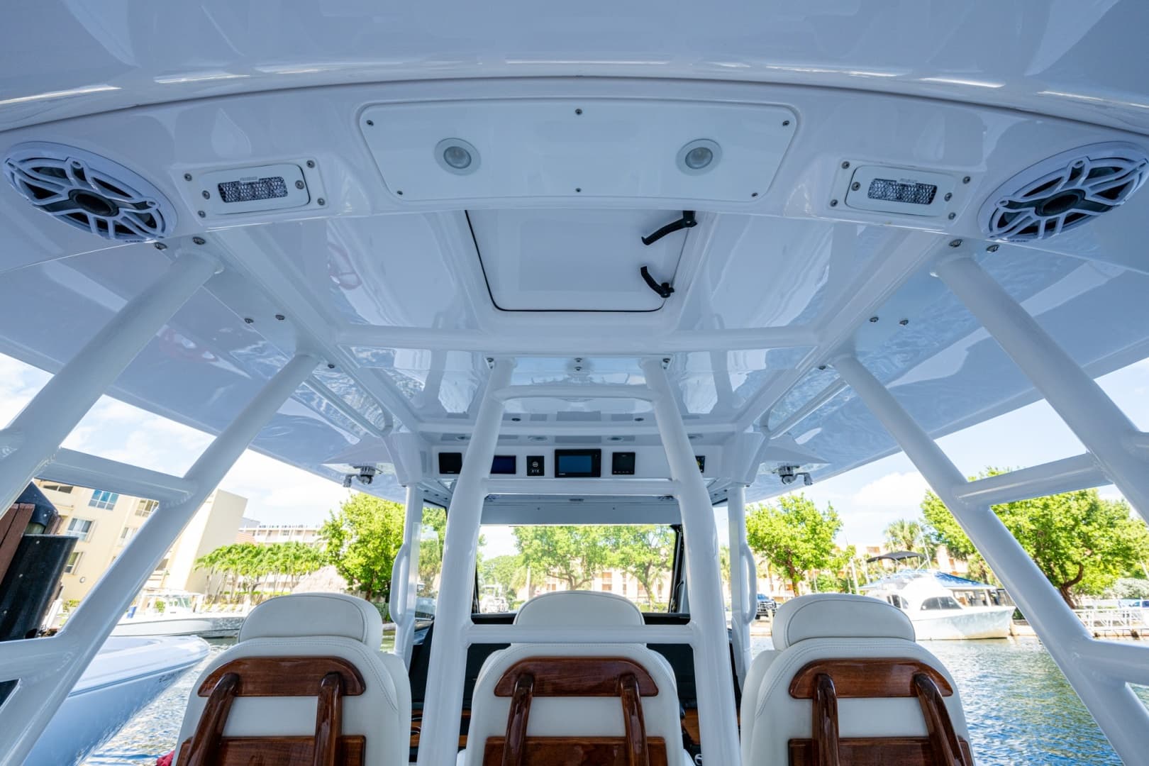 2020 Everglades 395 Center Console