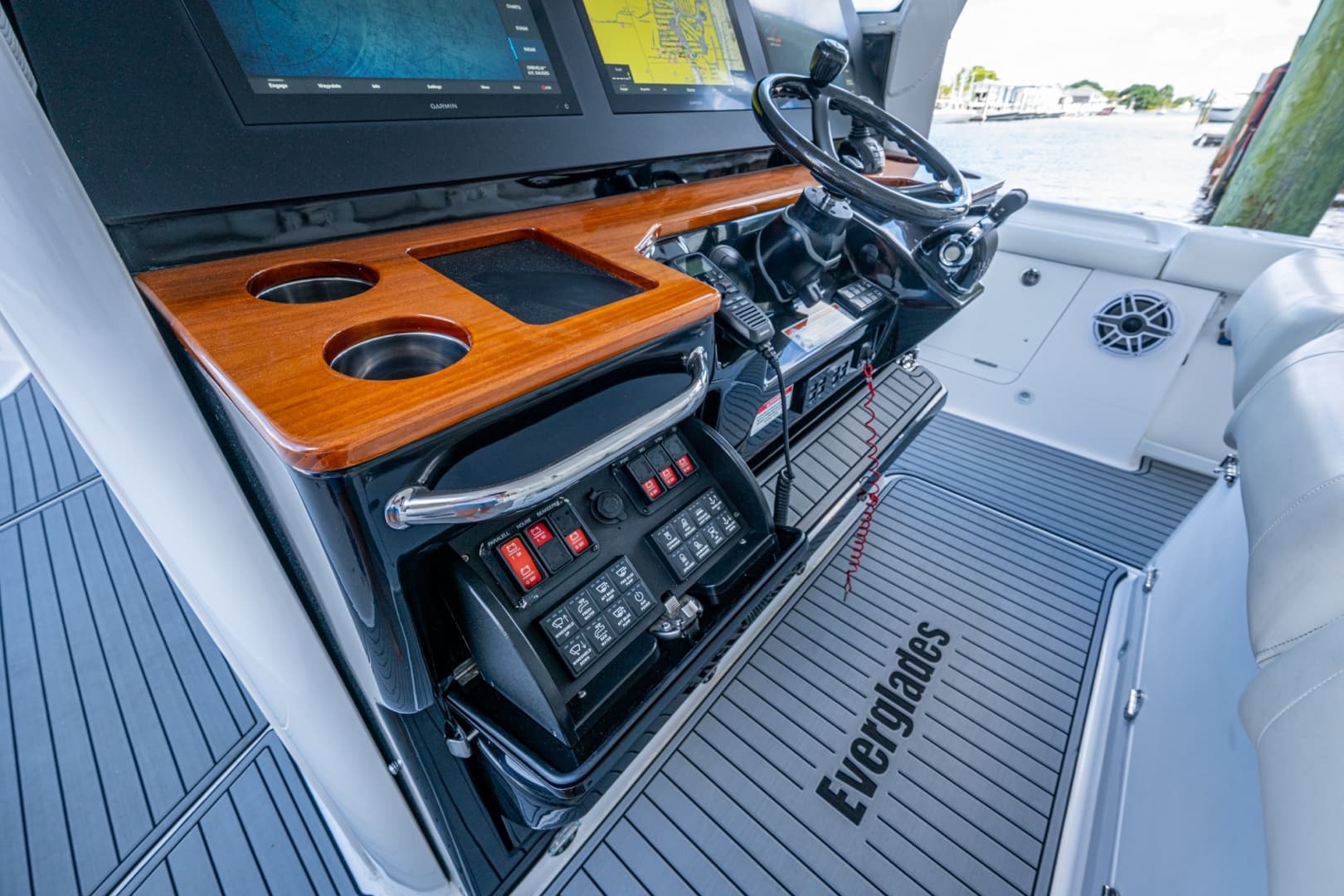 2020 Everglades 395 Center Console