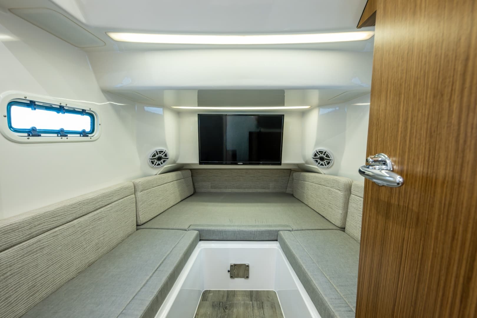 2020 Everglades 395 Center Console
