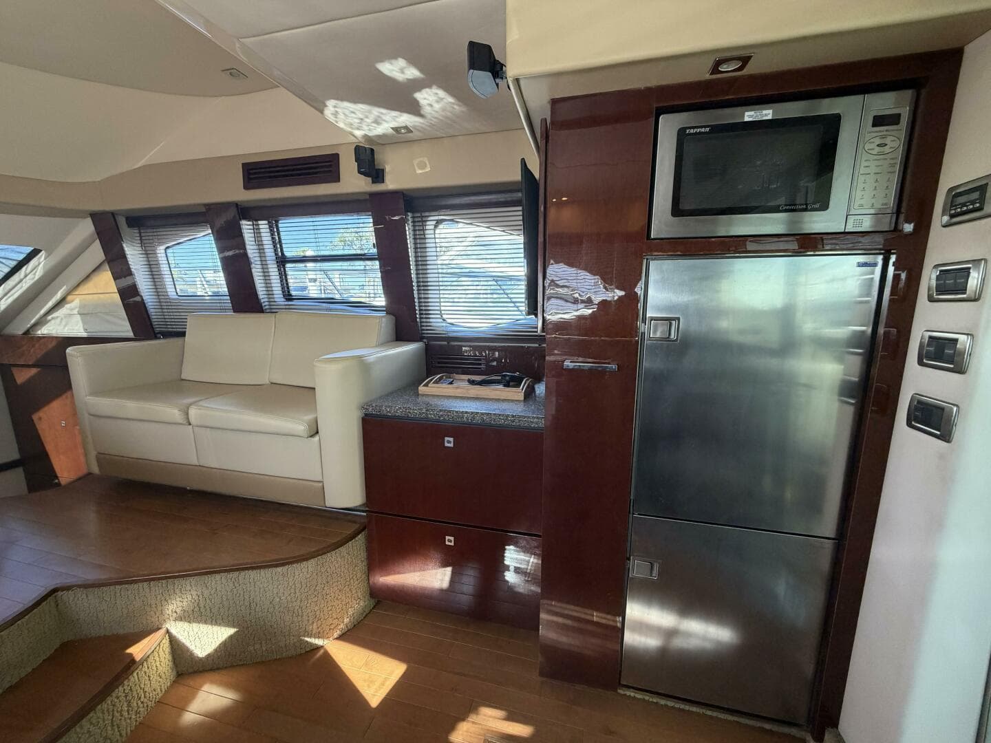 2008 Sea Ray 47 Sedan Bridge - Galley