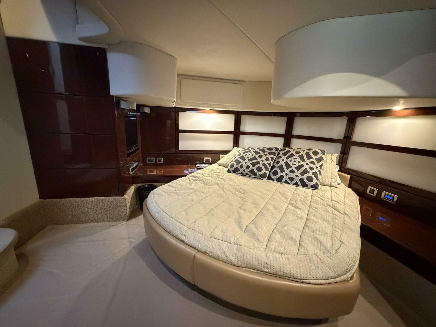 2008 Sea Ray 47 Sedan Bridge - Stateroom 