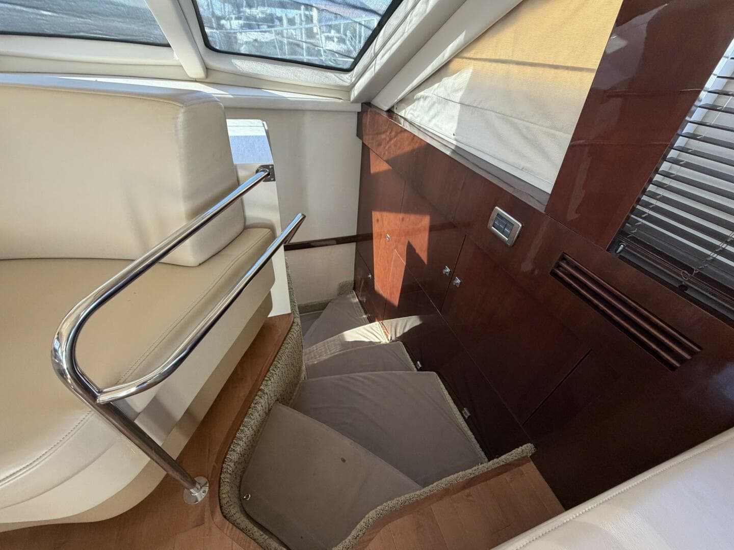 2008 Sea Ray 47 Sedan Bridge - Stairway