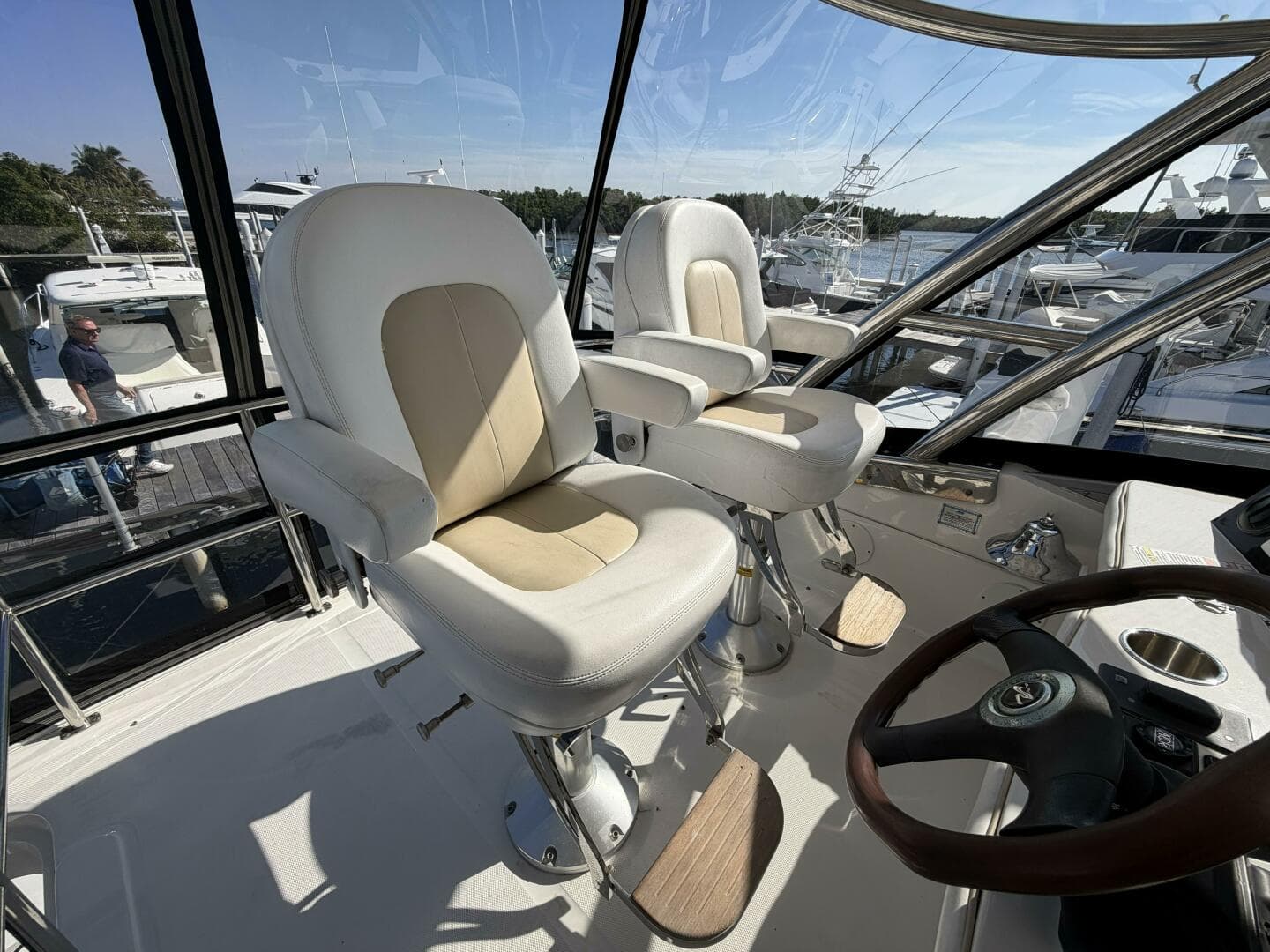 2008 Sea Ray 47 Sedan Bridge - Flybridge Helm 