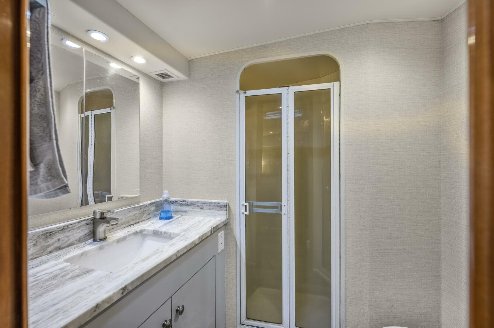 1999 Viking 58 Enclosed Flybridge