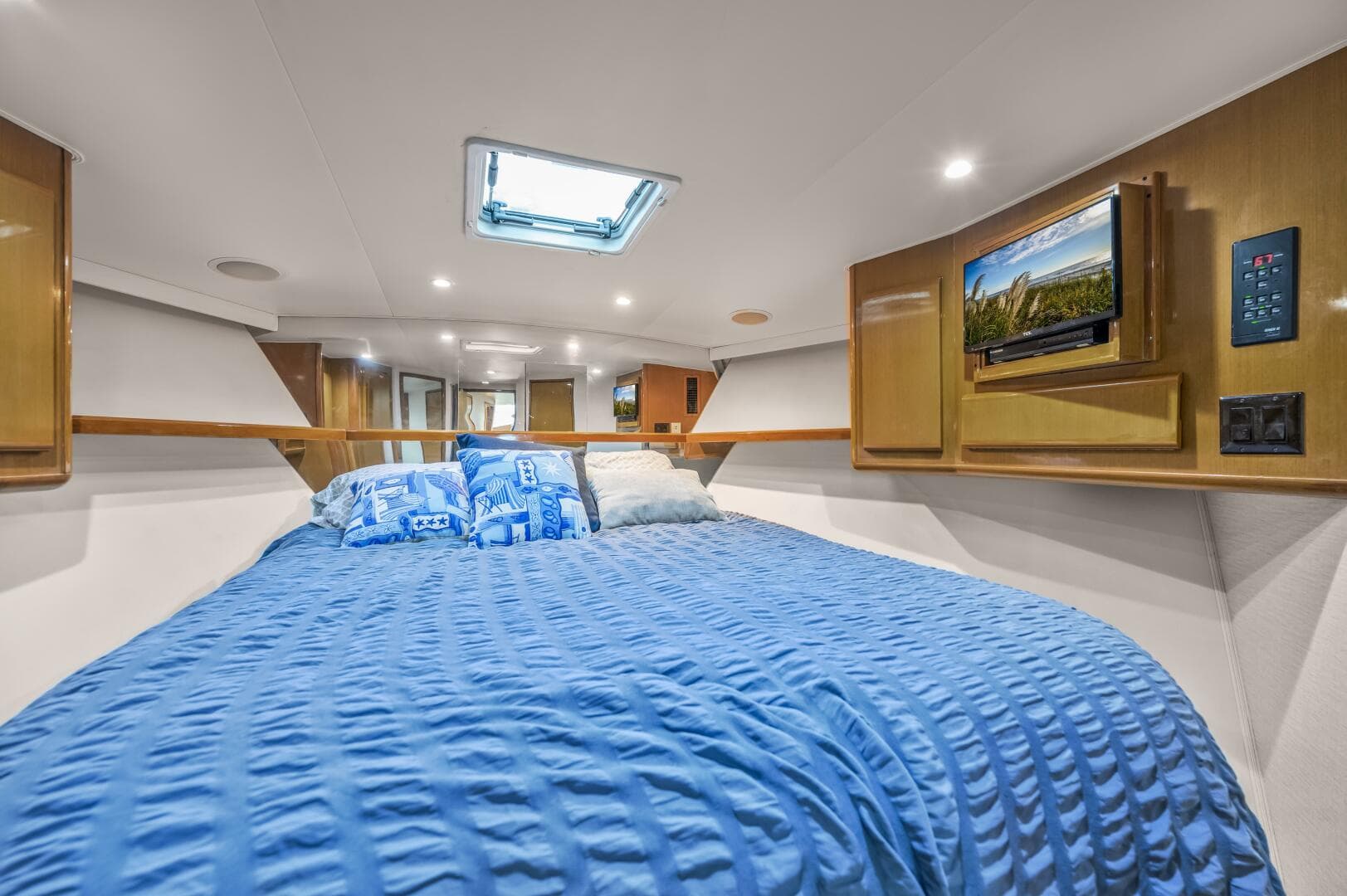 1999 Viking 58 Enclosed Flybridge