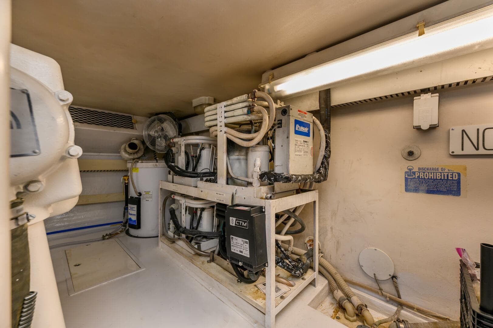 1999 Viking 58 Enclosed Flybridge