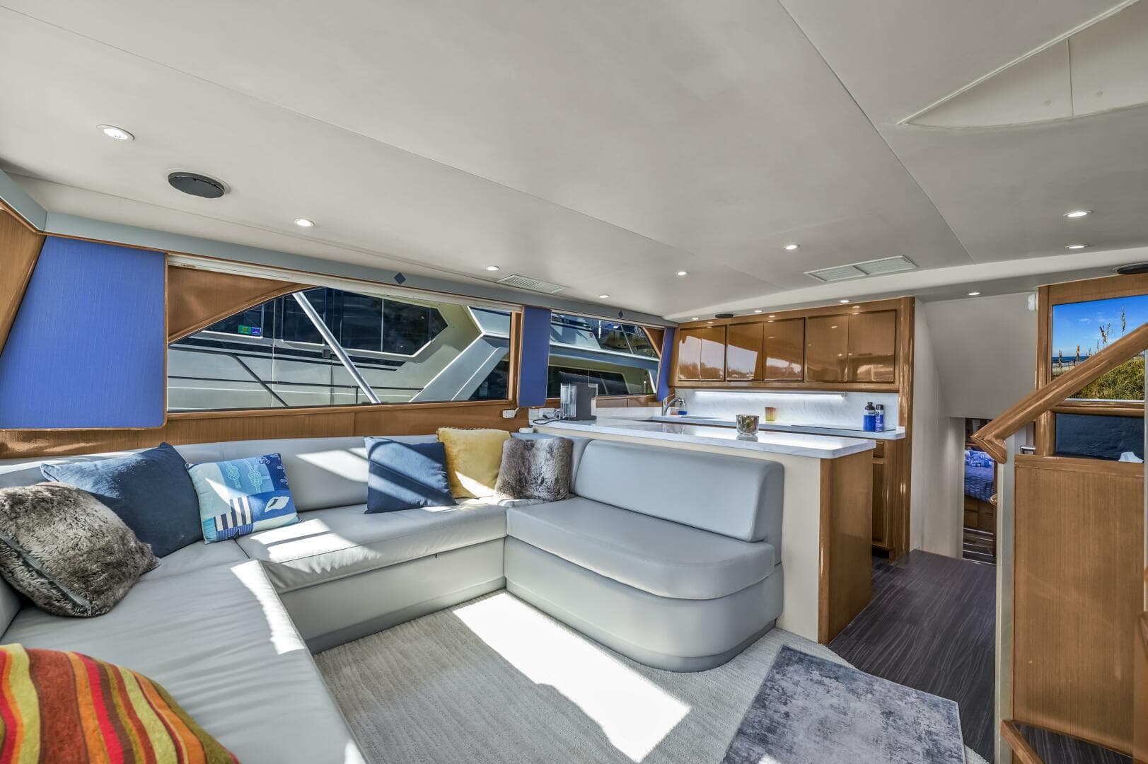 1999 Viking 58 Enclosed Flybridge