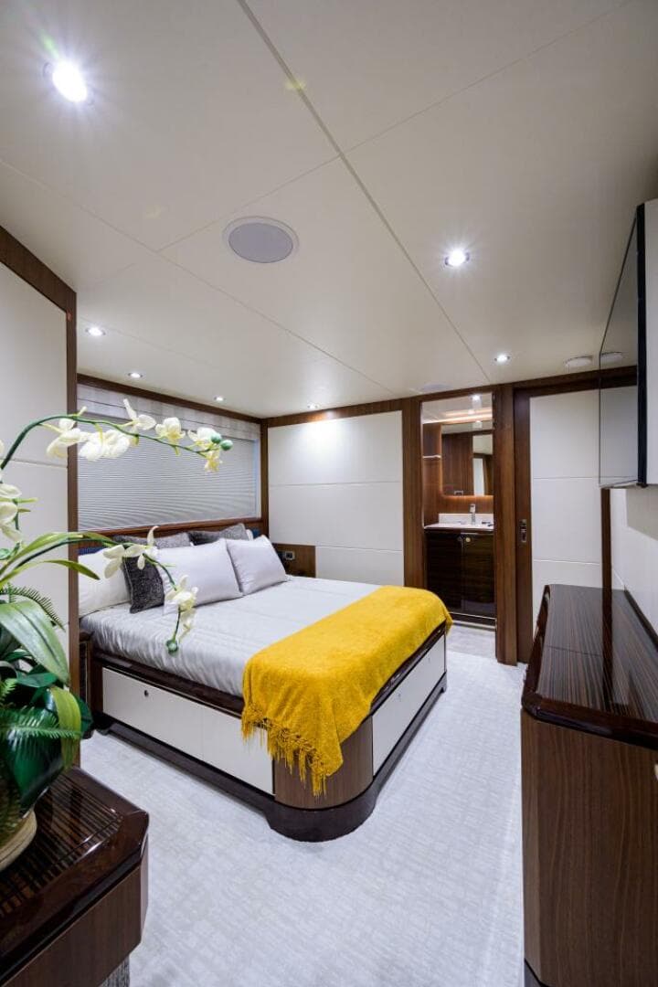 Ocean Alexander 100 ZEPHYR - Interior Guest Stateroom Starboard