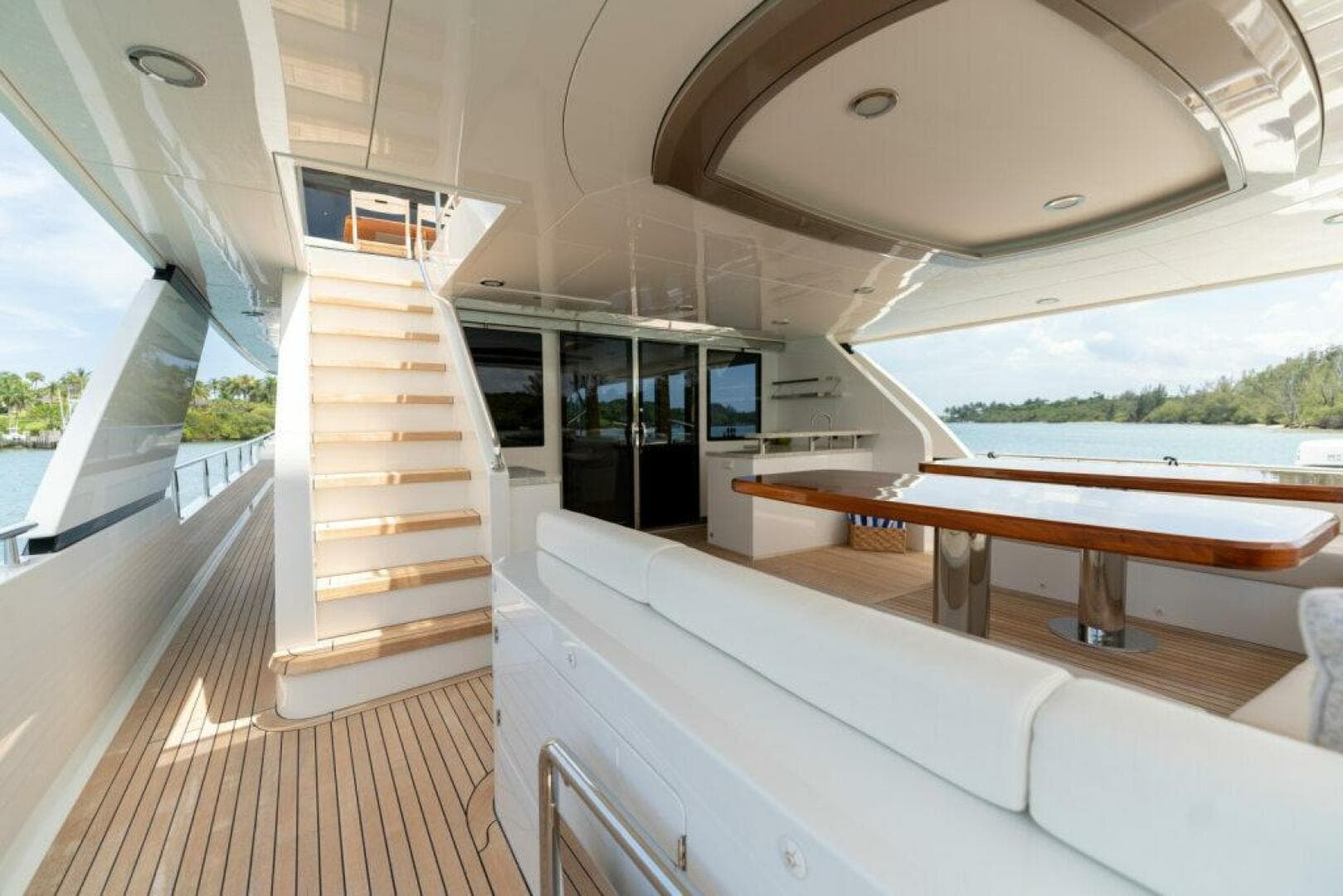 Ocean Alexander 100 ZEPHYR - Exterior Maindeck Aft