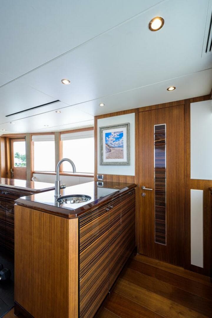 Ocean Alexander 100 ZEPHYR - Interior Flybridge