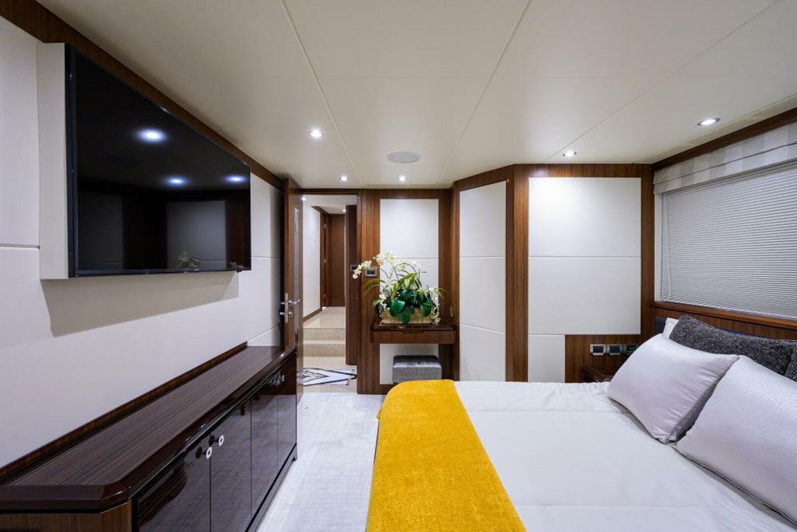 Ocean Alexander 100 ZEPHYR - Interior Guest Stateroom Starboard