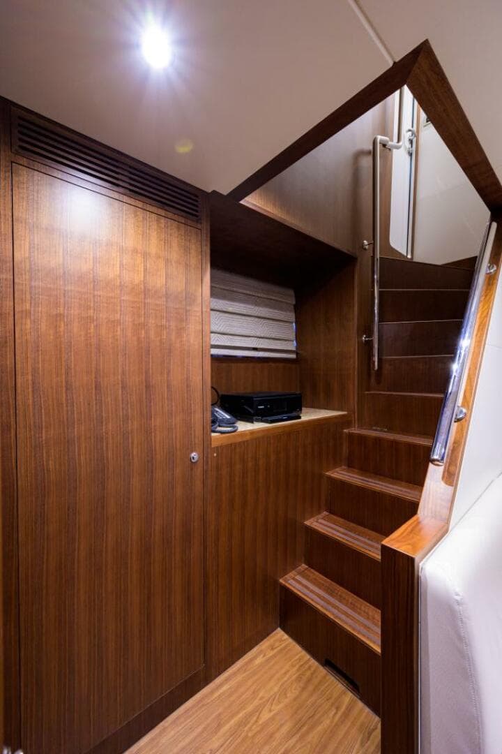 Ocean Alexander 100 ZEPHYR - Interior Crew Quarters
