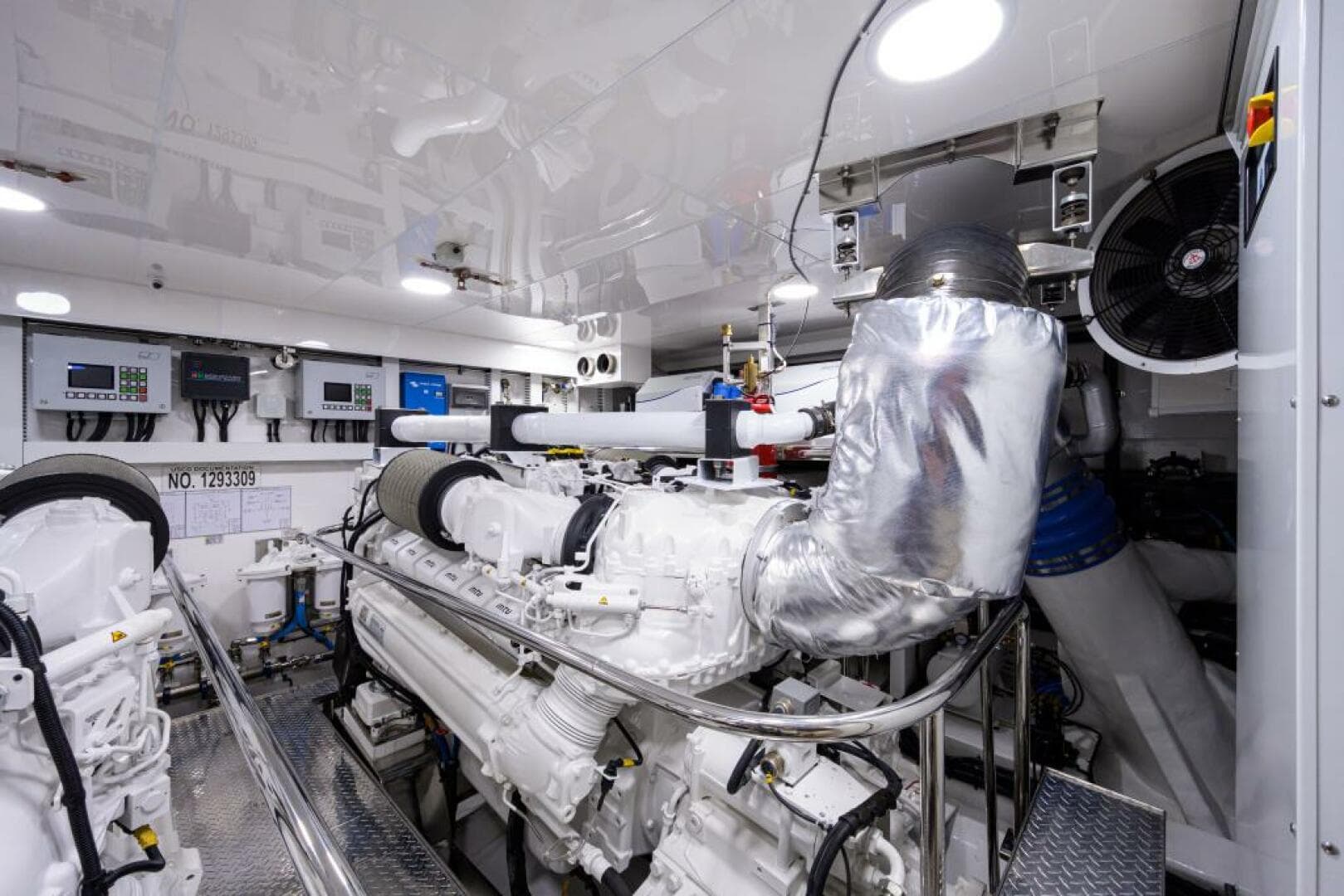 Ocean Alexander 100 ZEPHYR - Interior Engine Room