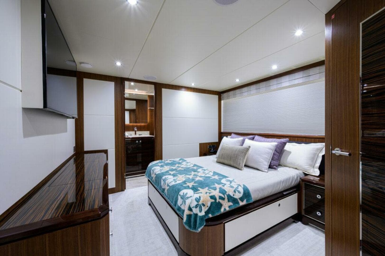 Ocean Alexander 100 ZEPHYR - Interior Guest Stateroom Port