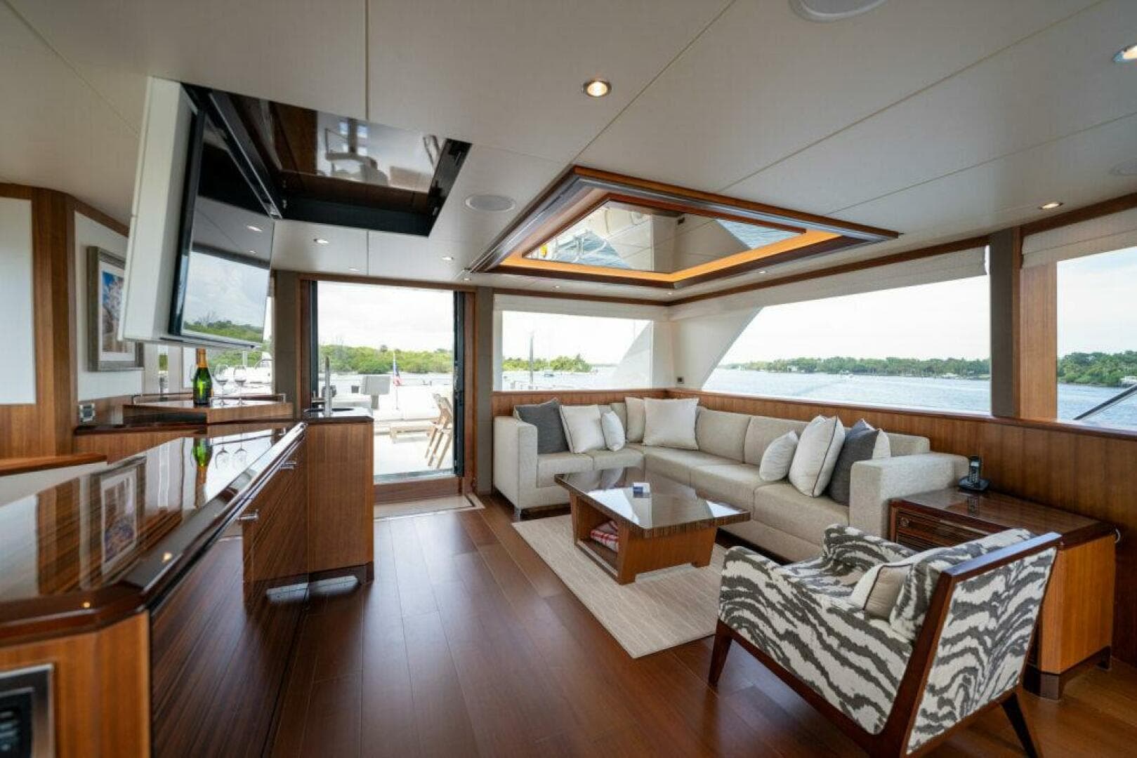 Ocean Alexander 100 ZEPHYR - Interior Flybridge