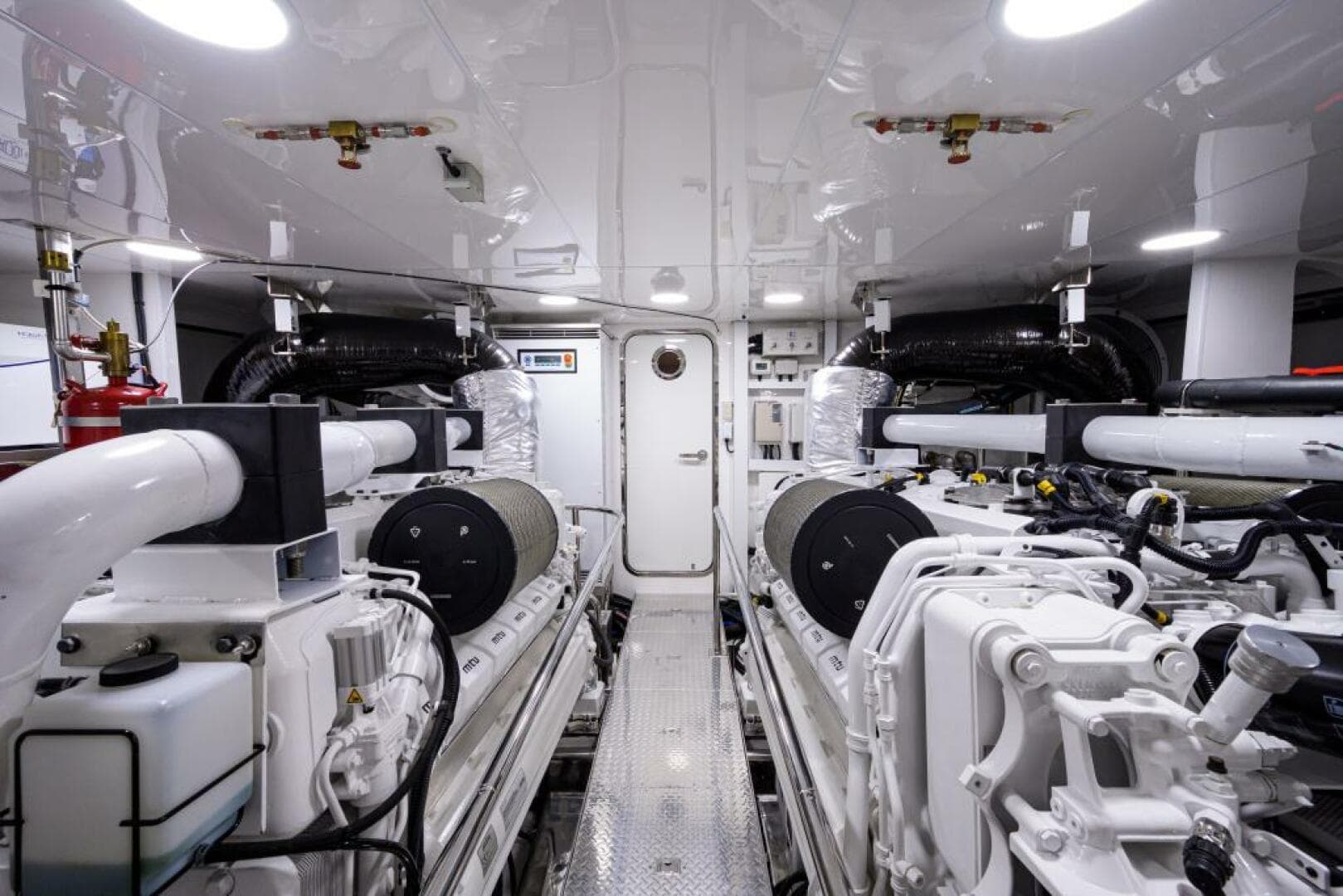 Ocean Alexander 100 ZEPHYR - Interior Engine Room
