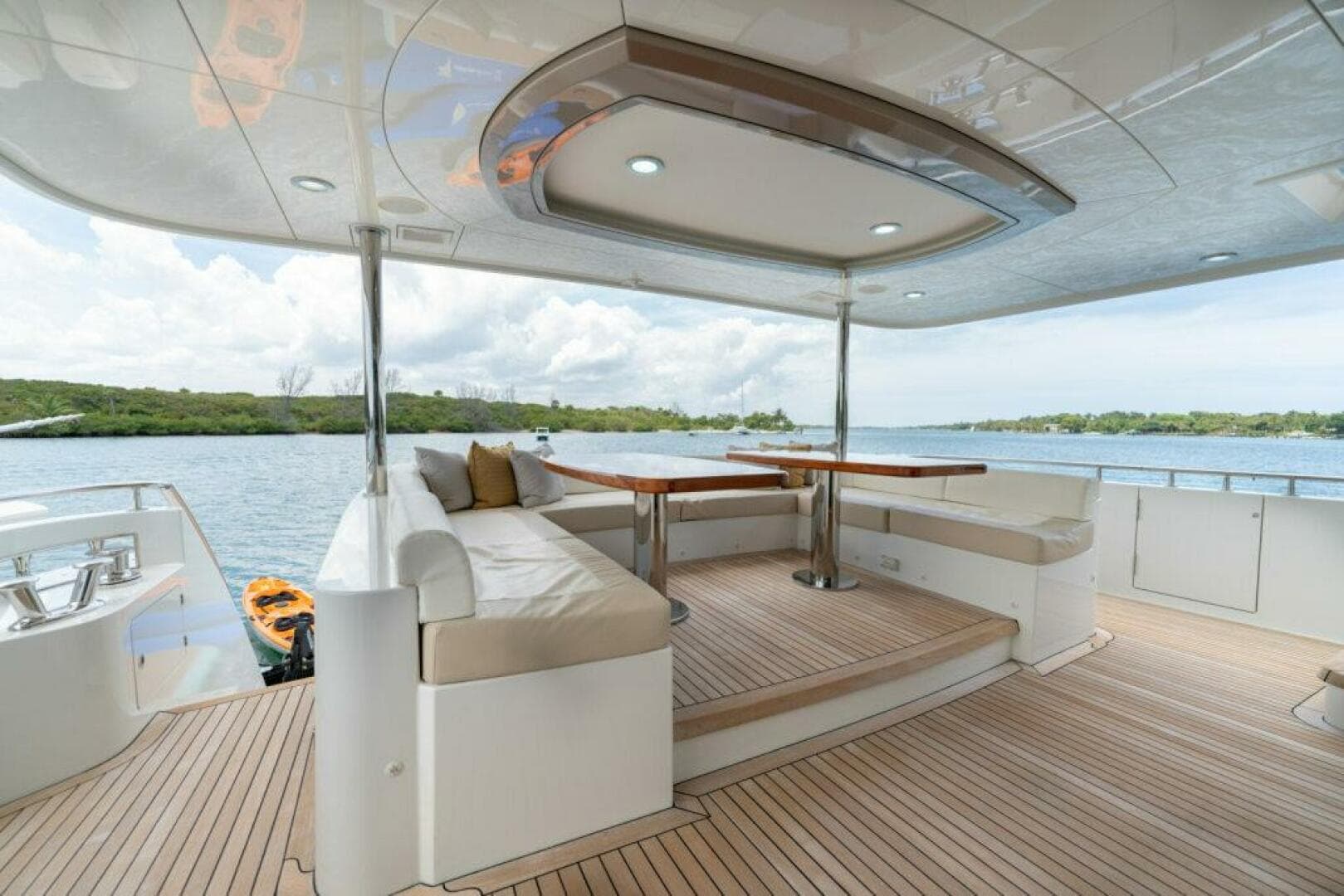 Ocean Alexander 100 ZEPHYR - Exterior Maindeck Aft