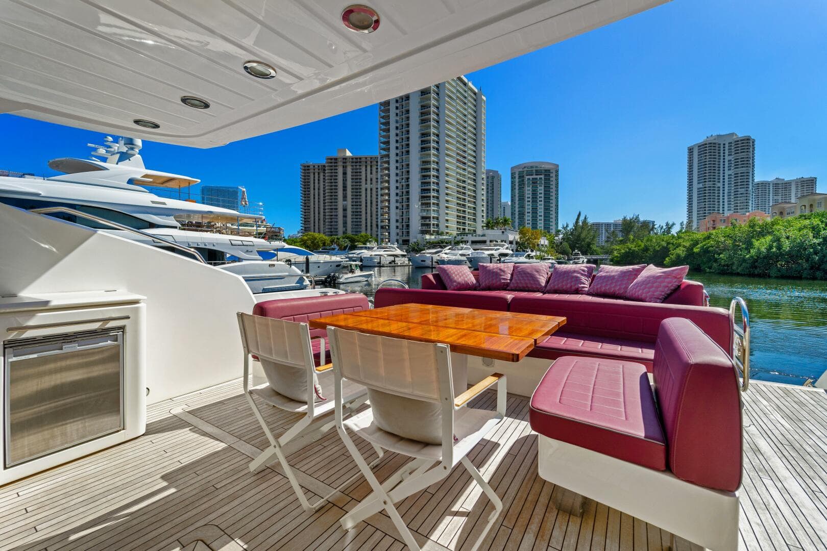 2013 Sunseeker Predator 84