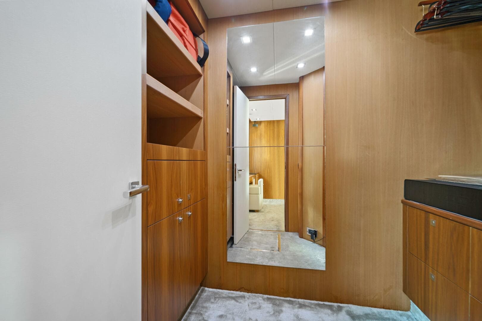 2013 Sunseeker Predator 84