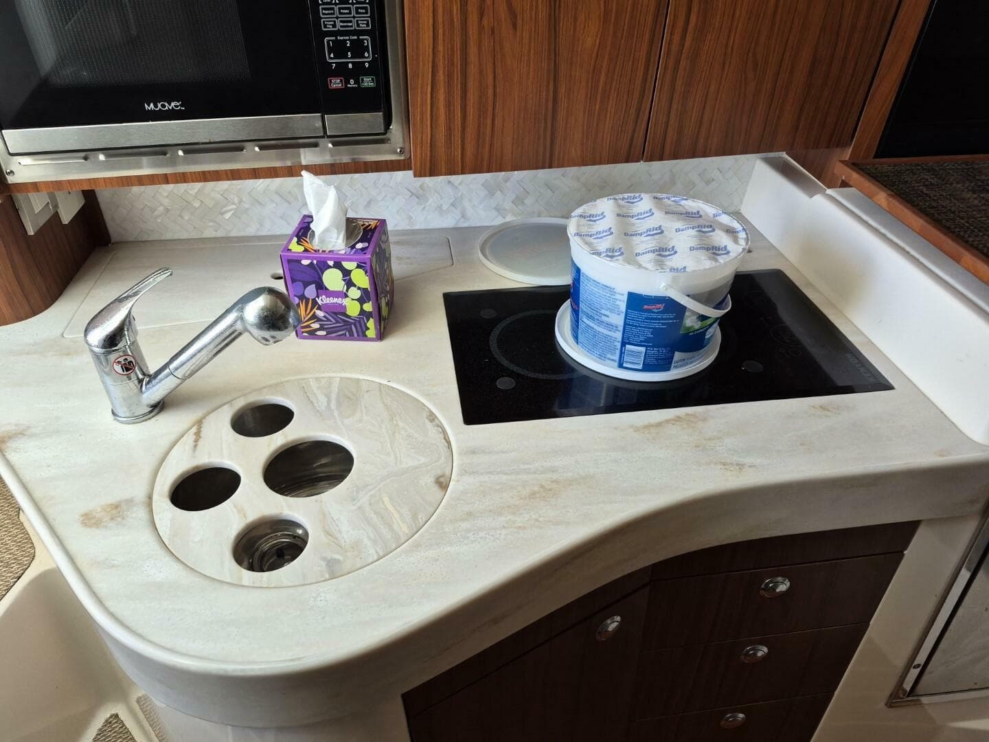 2018 Grady-White 330 Express