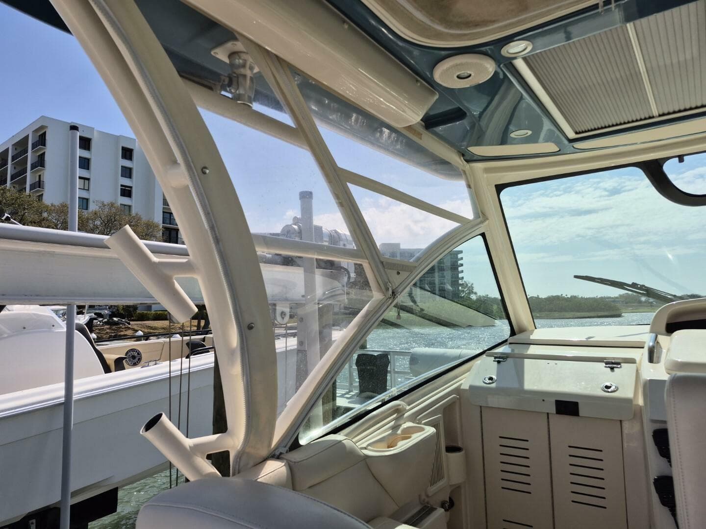 2018 Grady-White 330 Express