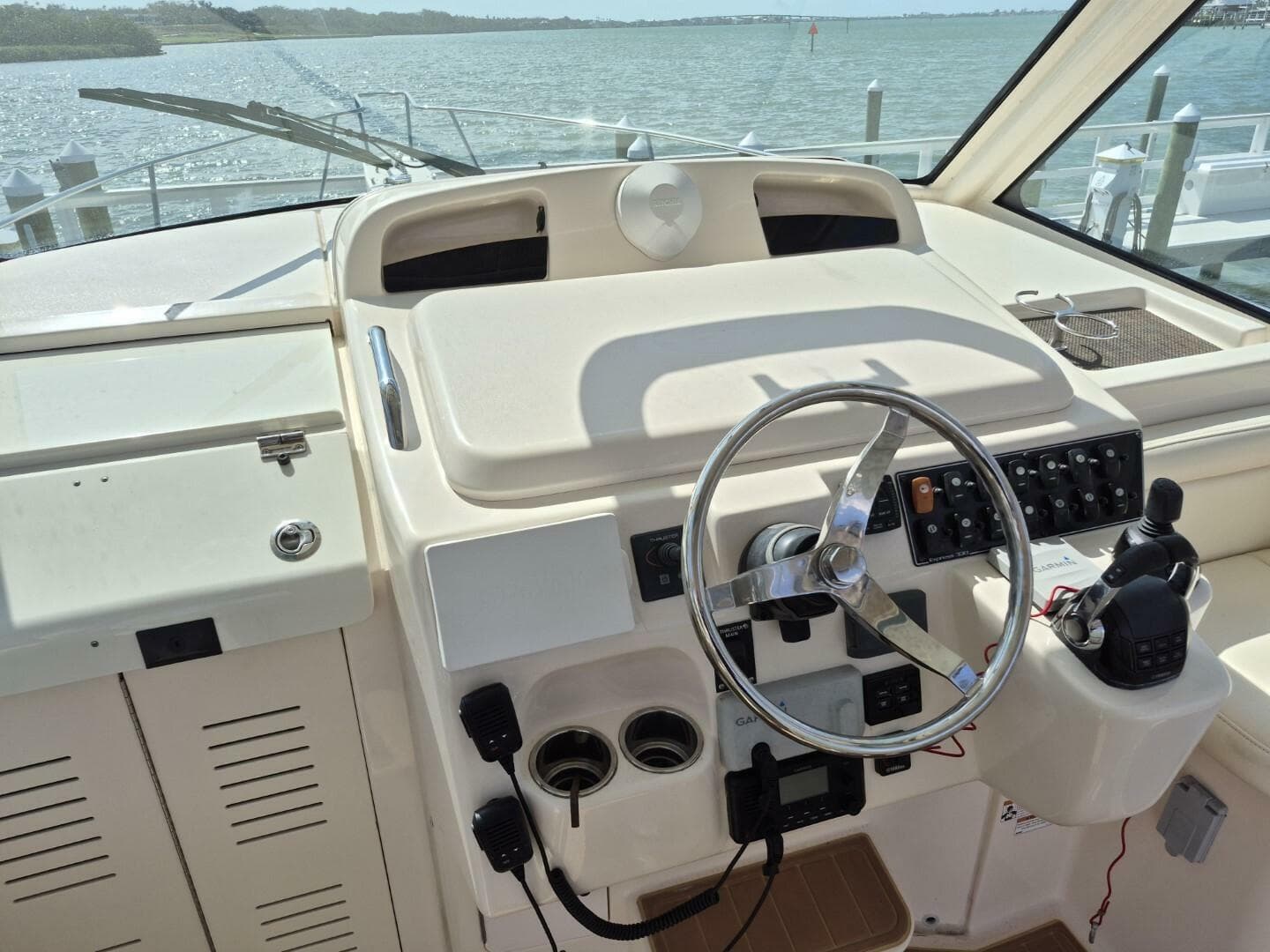 2018 Grady-White 330 Express