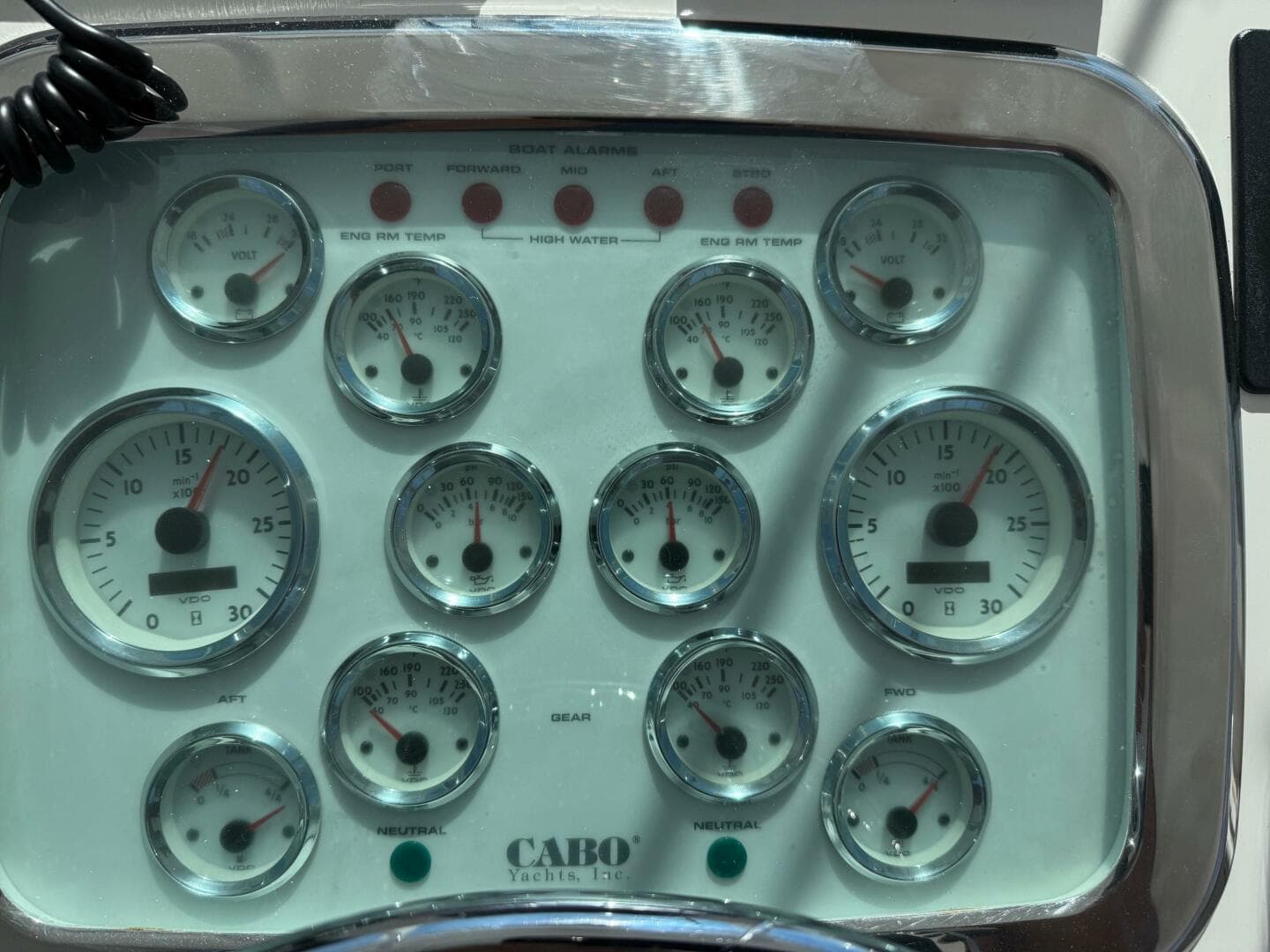 Cabo 45 EMMA - Cockpit Helm