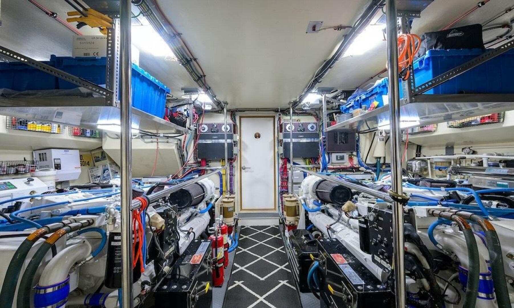 1998 Hatteras 70 Cockpit