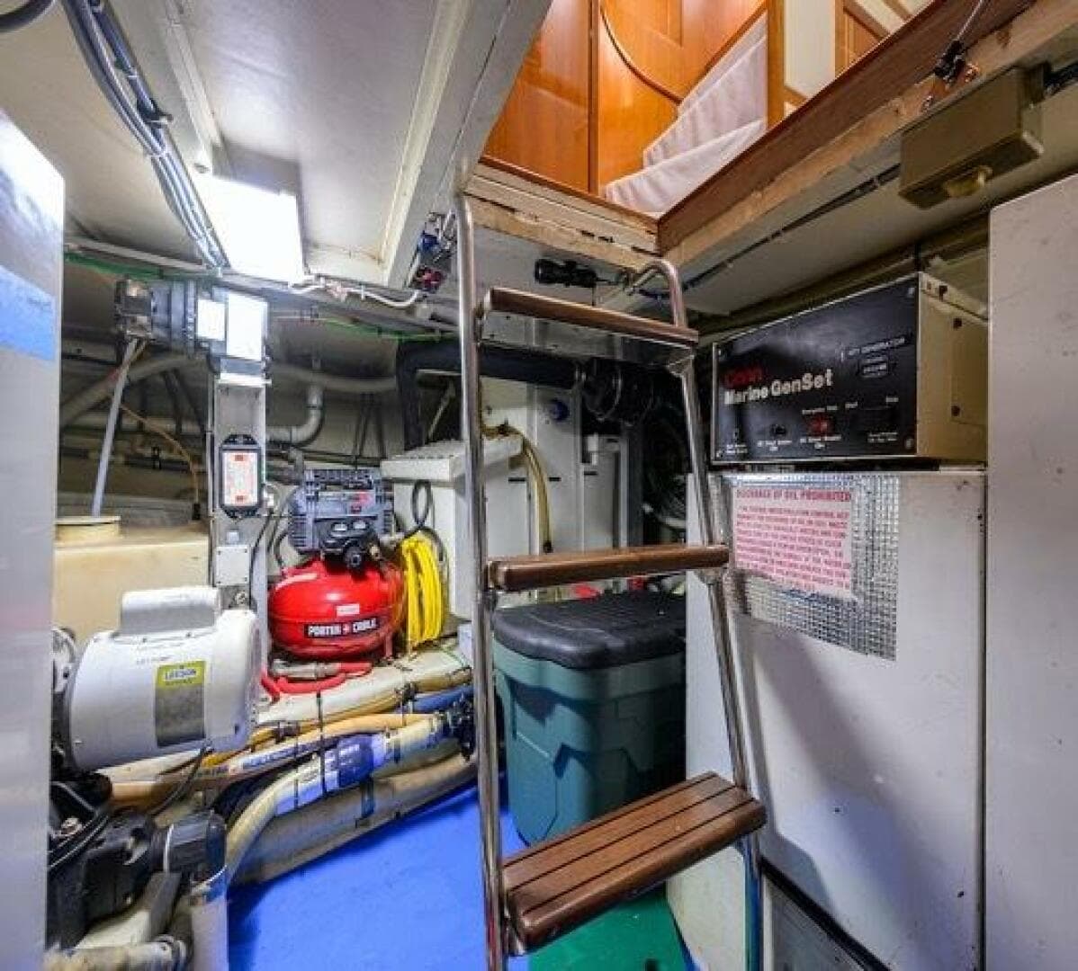 1998 Hatteras 70 Cockpit