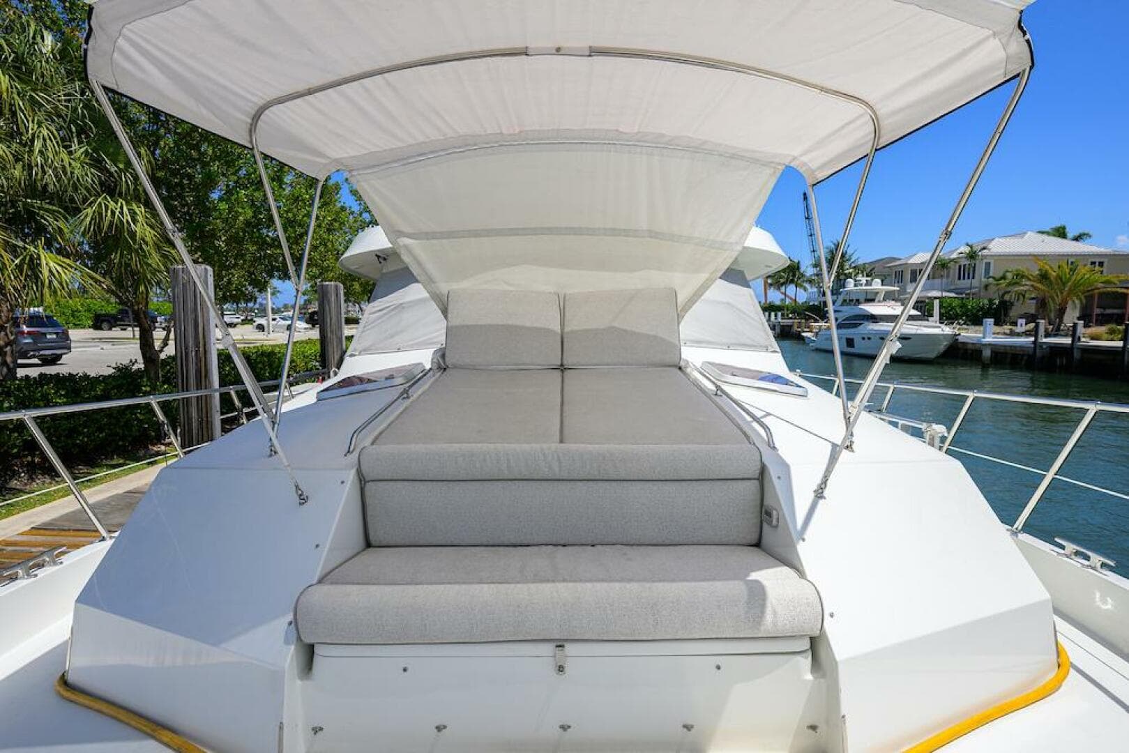 1998 Hatteras 70 Cockpit