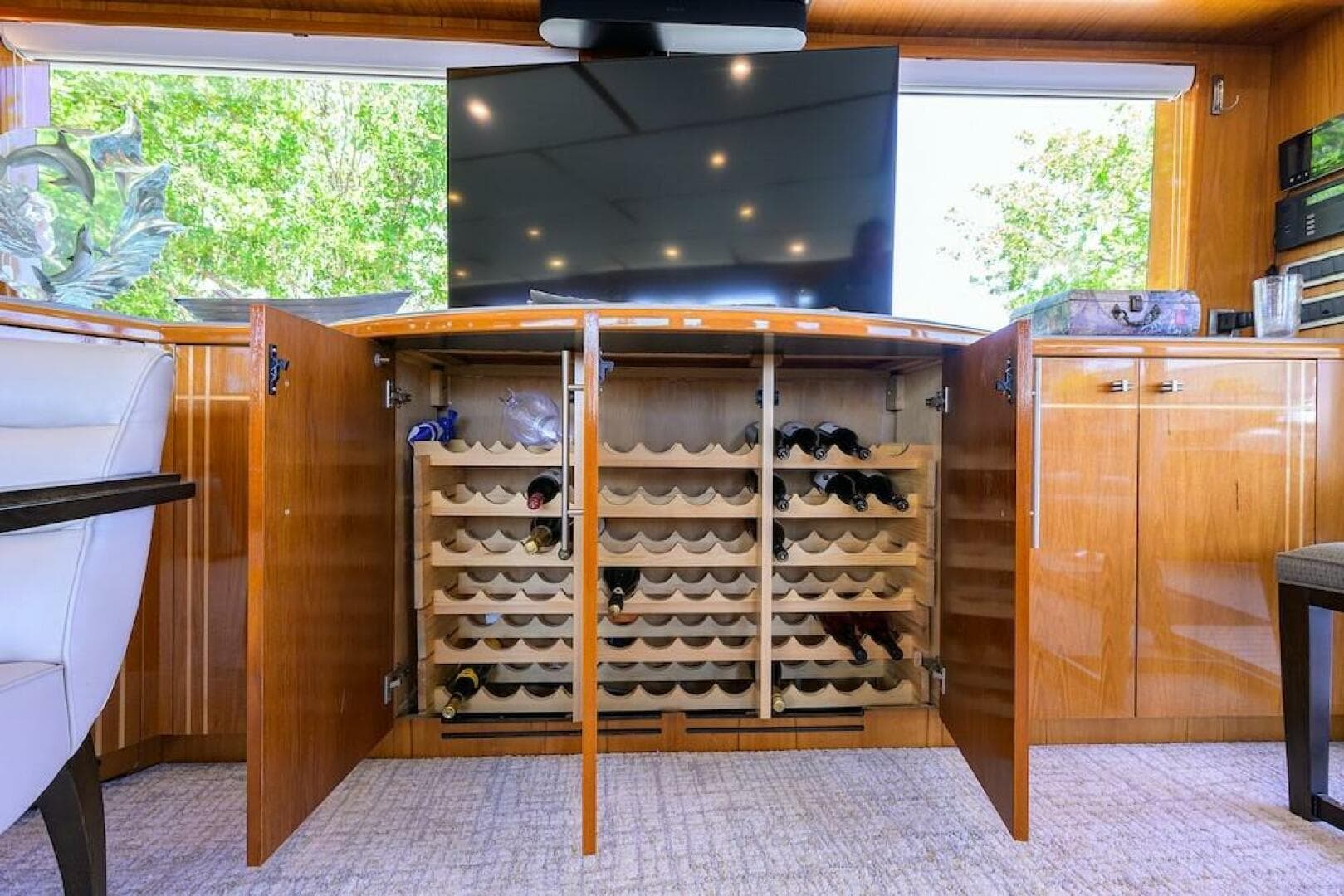 1998 Hatteras 70 Cockpit