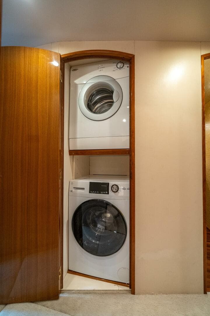 2006 Viking 68 Convertible