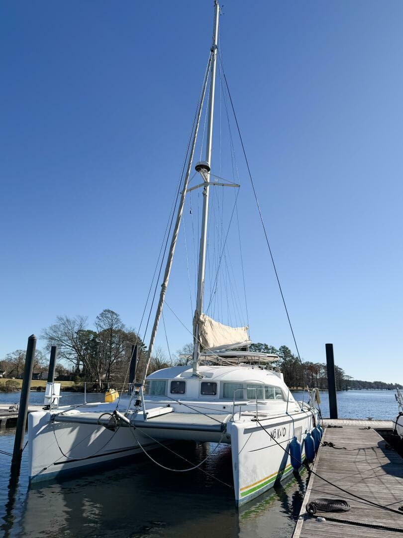 2005 Lagoon 380S