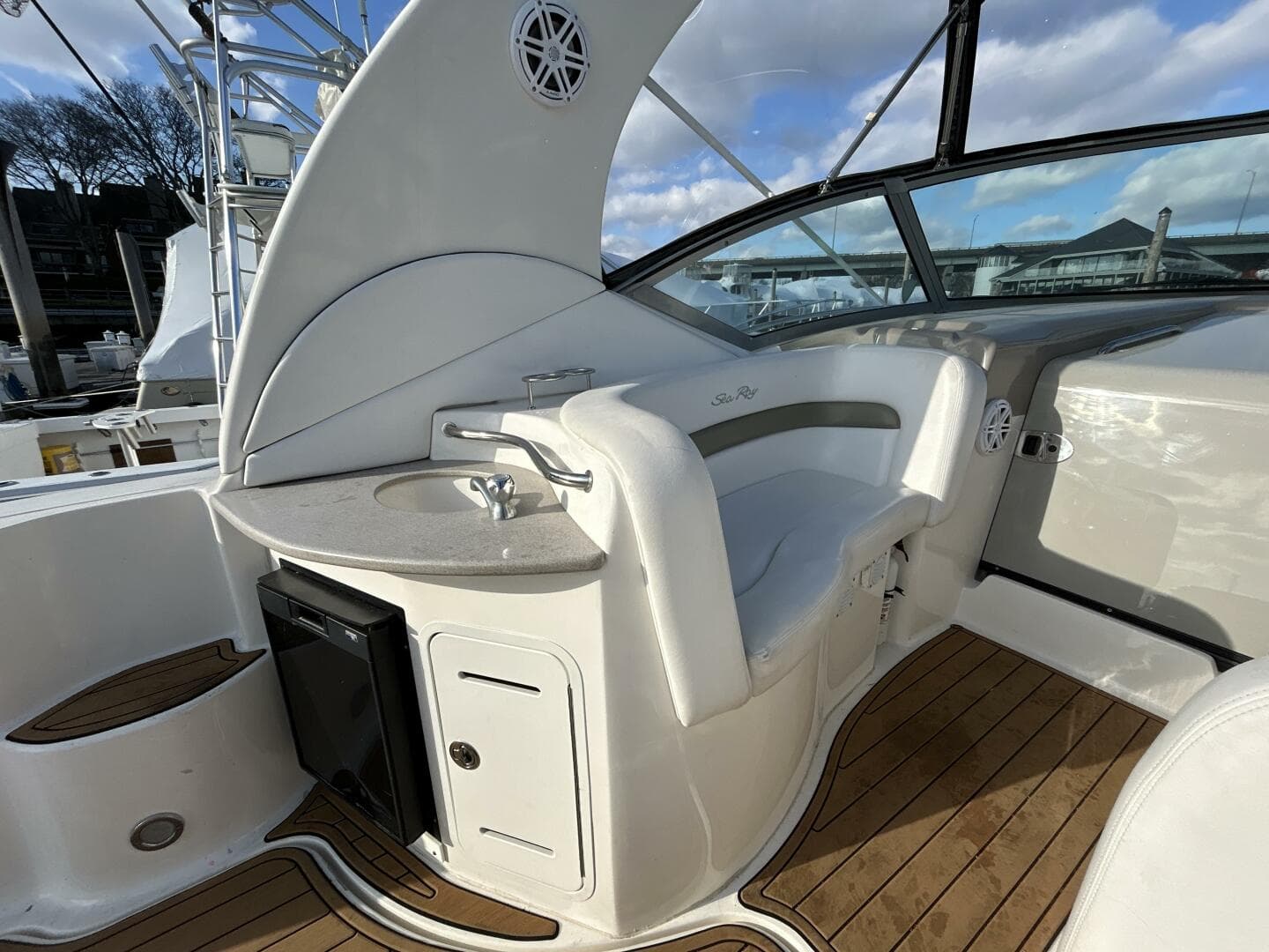 2006 Sea Ray 320 Sundancer