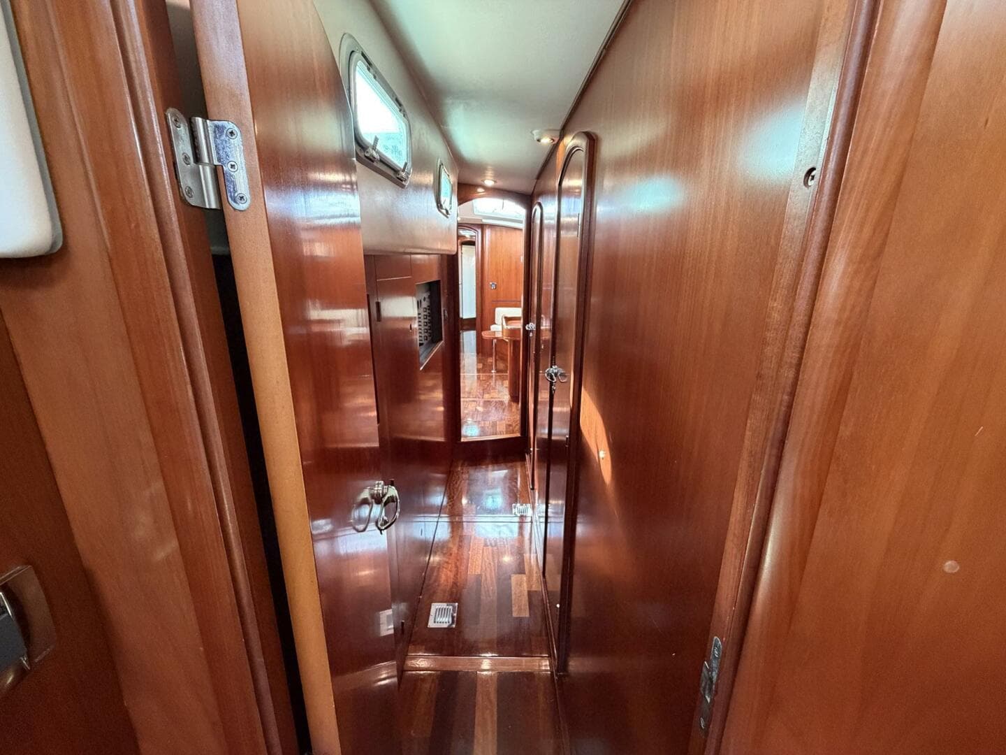 2004 Beneteau 57 Center Cockpit