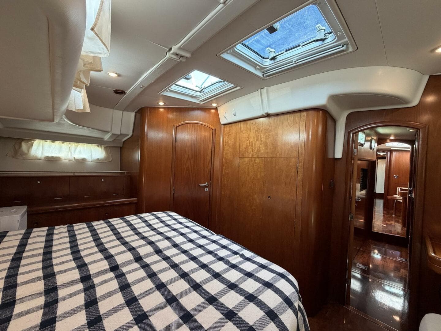 2004 Beneteau 57 Center Cockpit