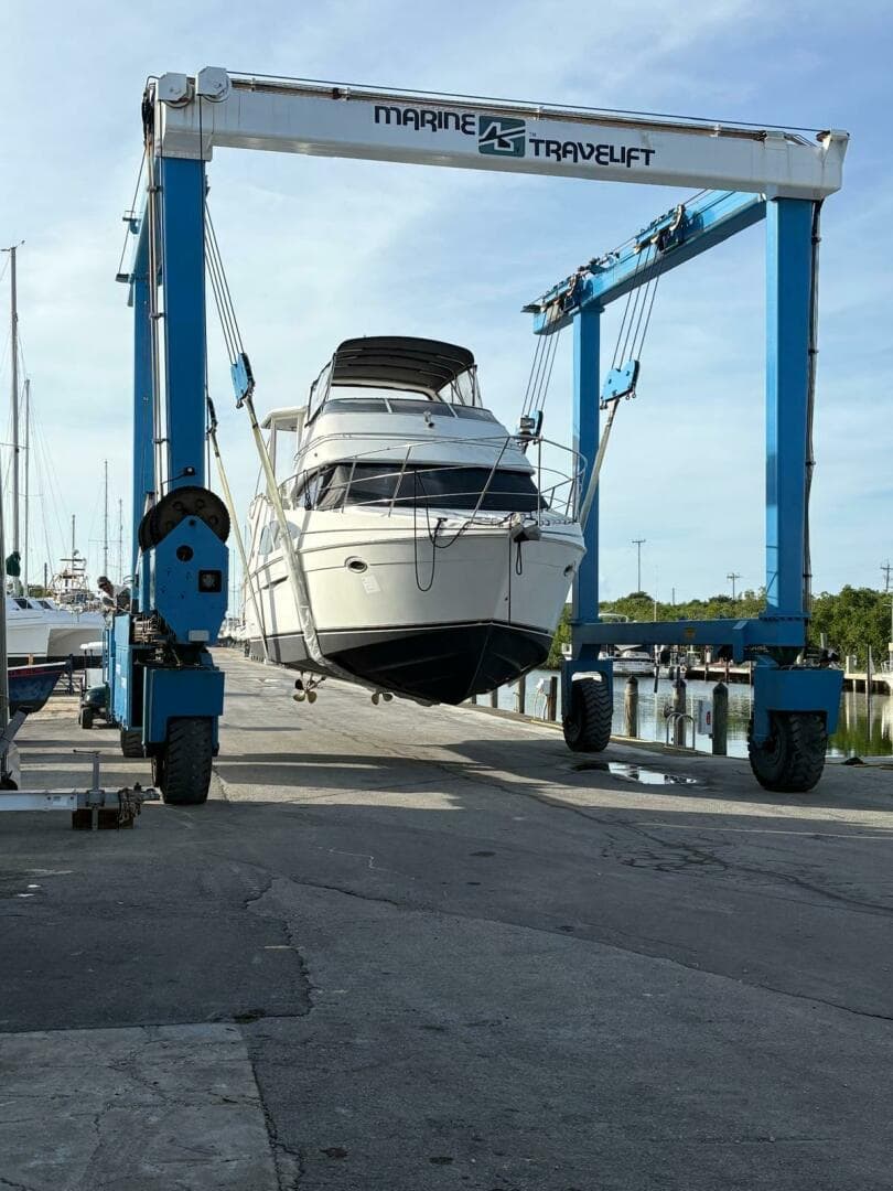 2005 Carver 41 CMY Cockpit Motoryacht